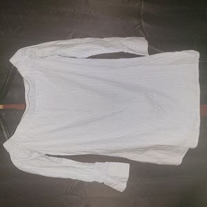 Small Gap off th3 shoulders blouse 👚